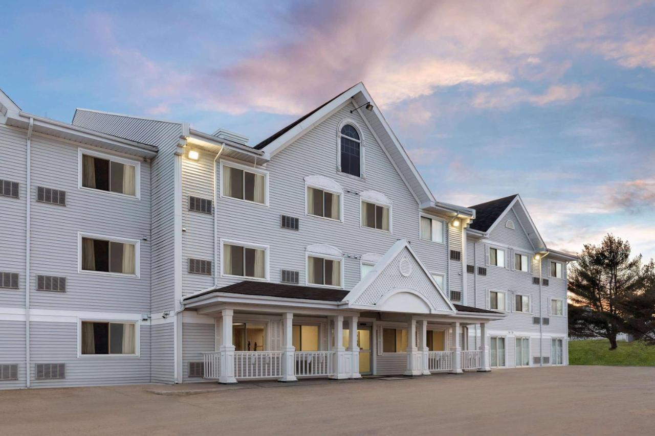 Ramada By Wyndham Miramichi New Brunswick Hotell Exteriör bild