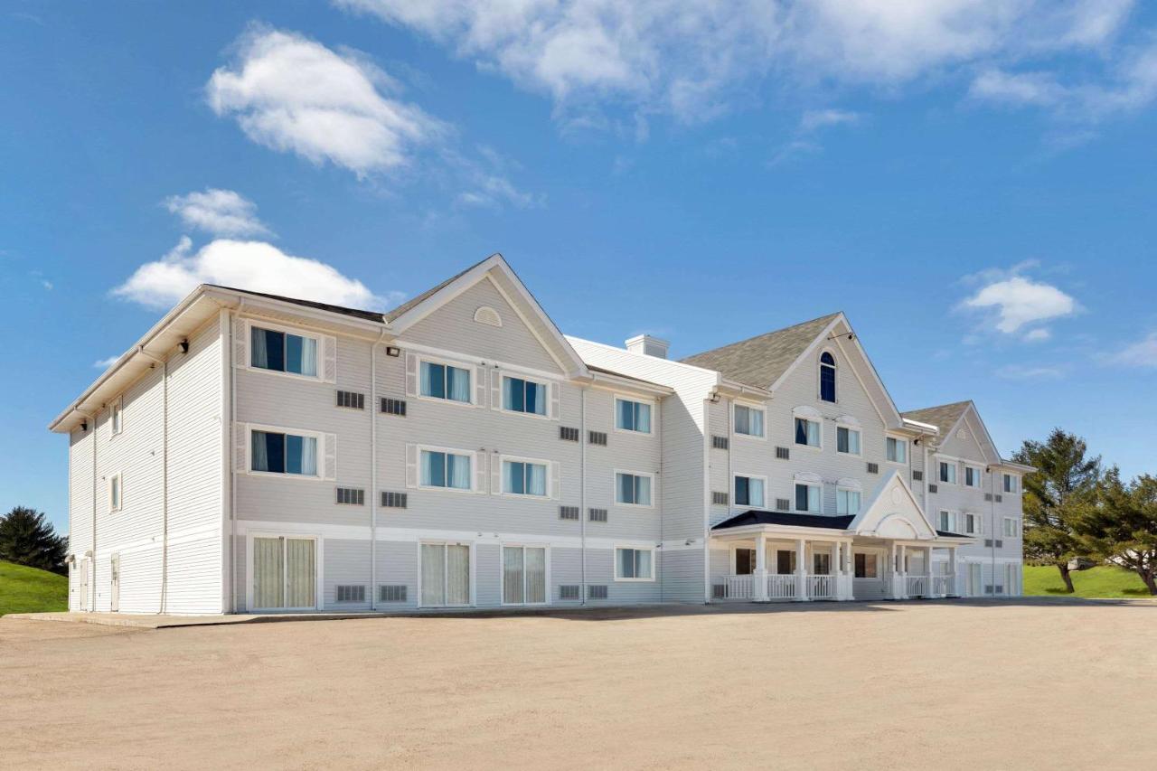 Ramada By Wyndham Miramichi New Brunswick Hotell Exteriör bild