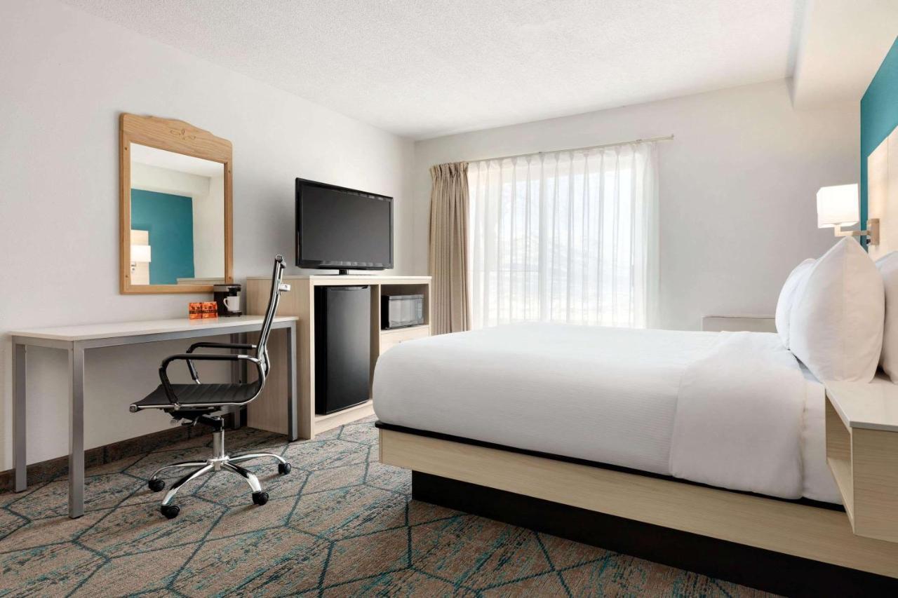 Ramada By Wyndham Miramichi New Brunswick Hotell Exteriör bild