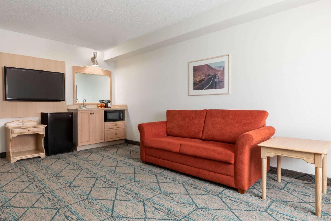 Ramada By Wyndham Miramichi New Brunswick Hotell Exteriör bild